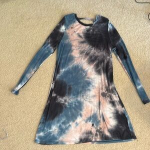 Tie dye long sleeve mini dress in very good condition